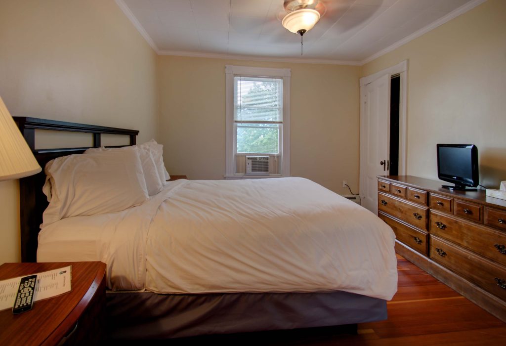 41 beach street ogunquit house rental second floor bedroom